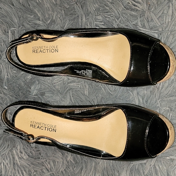 Kenneth Cole Reaction Wedge Shoes - Picture 2 of 9